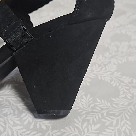 Torrid Black Faux Suede Sandals 4 Inch Heels Size 8.5 W - Picture 9 of 16